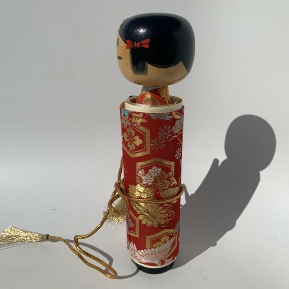 Wooden Geisha Girl With Scroll Handcrafted Japan - Picture 2 of 8